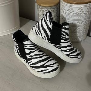 Coconuts by Matisse, little girls size 11, black/white zebra print